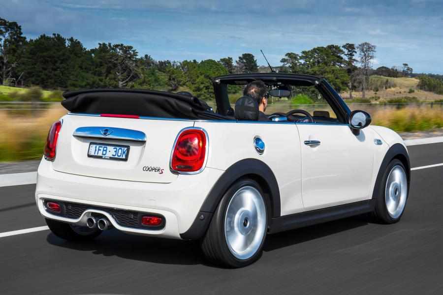  Mini Cooper S Cabrio 2016 года  (AU) (фото 8 из 14)